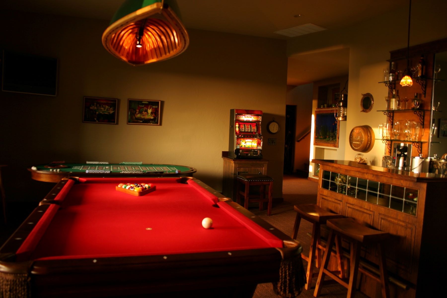 Pool Table dimensions in a closed space.