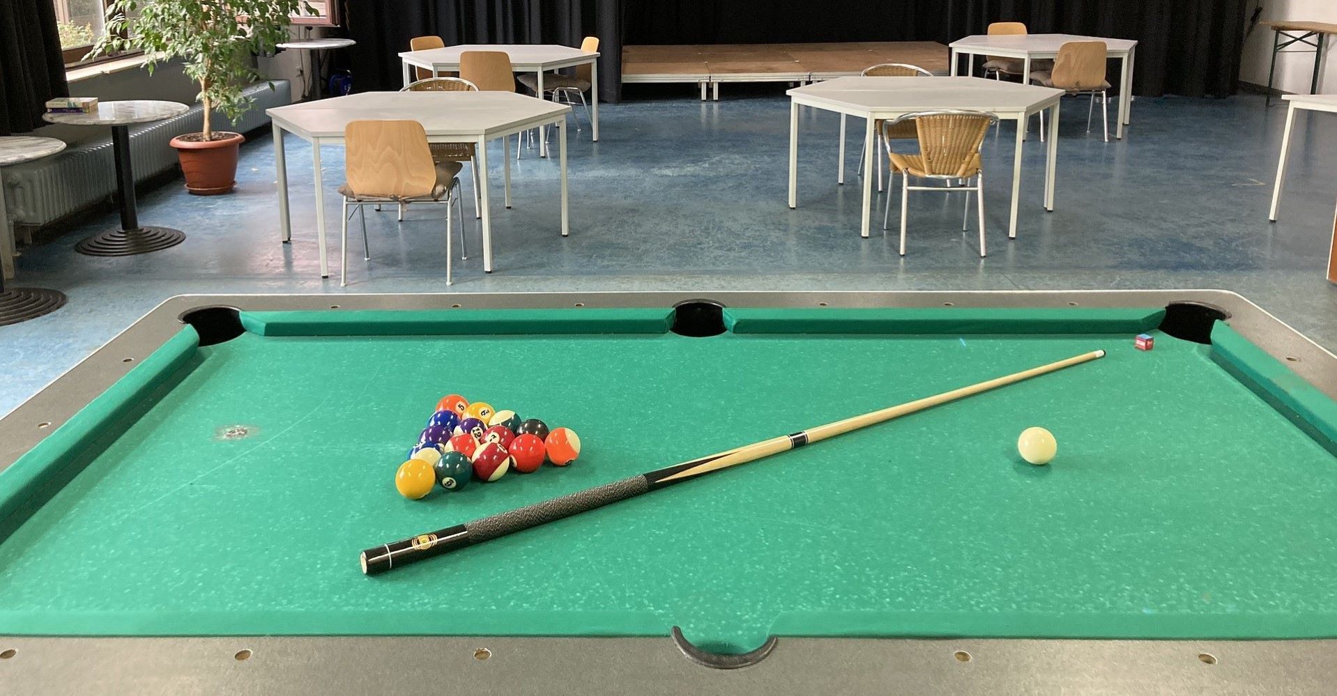 Display of a pool table size in a hall.